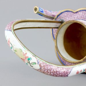 A fine Chinese Canton enamel teapot, Qianlong, 18th C. — foto 8