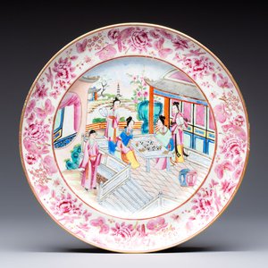 A fine Chinese Canton famille rose dish with puce-enamelled rim, 19th C. — photo 1