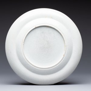 A fine Chinese Canton famille rose dish with puce-enamelled rim, 19th C. — photo 2
