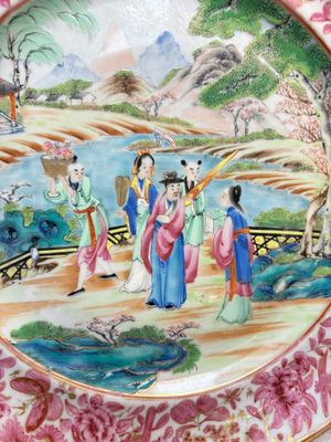 A fine Chinese Canton famille rose dish with puce-enamelled rim, 19th C. — 照片 3