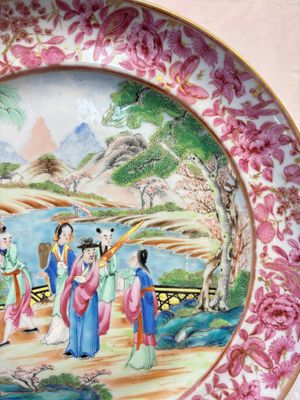 A fine Chinese Canton famille rose dish with puce-enamelled rim, 19th C. — 照片 4