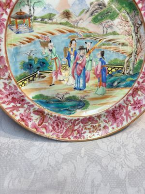 A fine Chinese Canton famille rose dish with puce-enamelled rim, 19th C. — 照片 8