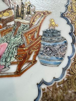 A fine Chinese Canton famille rose gilt-decorated cup and saucer with figural design, Yongzheng/Qianlong — foto 23