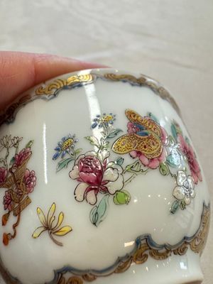 A fine Chinese Canton famille rose gilt-decorated cup and saucer with figural design, Yongzheng/Qianlong — foto 6