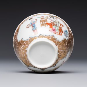 A fine Chinese Canton famille rose gilt-decorated cup and saucer with figural design, Yongzheng/Qianlong — foto 8