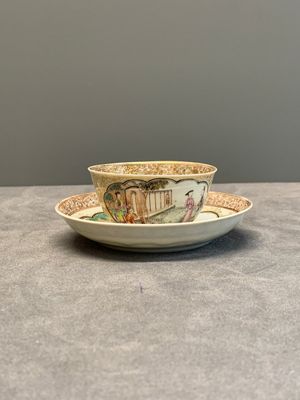 A fine Chinese Canton famille rose 'mandarin subject' cup and saucer, Qianlong — photo 1