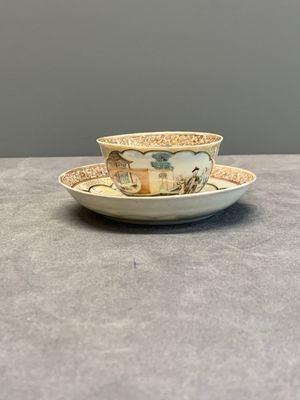 A fine Chinese Canton famille rose 'mandarin subject' cup and saucer, Qianlong — photo 3
