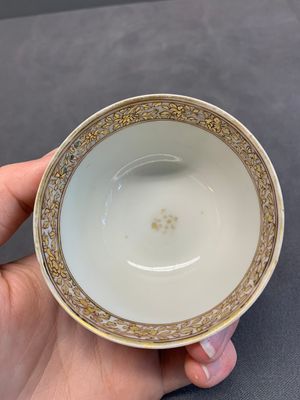 A fine Chinese Canton famille rose 'mandarin subject' cup and saucer, Qianlong — photo 5