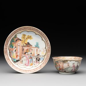 A fine Chinese Canton famille rose 'mandarin subject' cup and saucer, Qianlong — photo 1