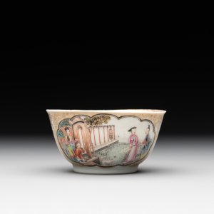 A fine Chinese Canton famille rose 'mandarin subject' cup and saucer, Qianlong — photo 4