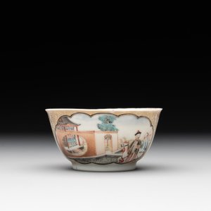 A fine Chinese Canton famille rose 'mandarin subject' cup and saucer, Qianlong — photo 6