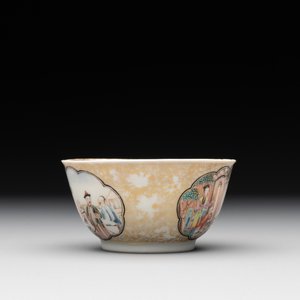 A fine Chinese Canton famille rose 'mandarin subject' cup and saucer, Qianlong — photo 7