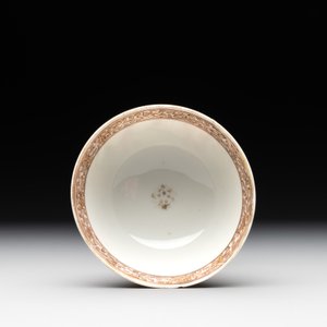 A fine Chinese Canton famille rose 'mandarin subject' cup and saucer, Qianlong — photo 8