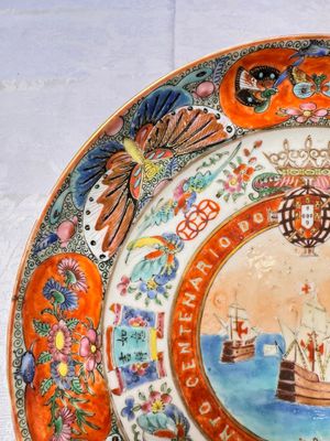 A fine Chinese Canton famille rose memorial plate commemorating the discovery of India, ca. 1900 — foto 2