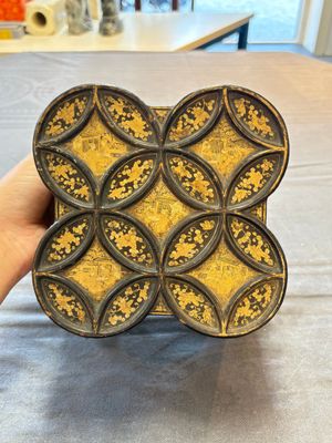 A fine Chinese Canton gilt-lacquered quadrifoil tea chest, 19th C. — photo 5