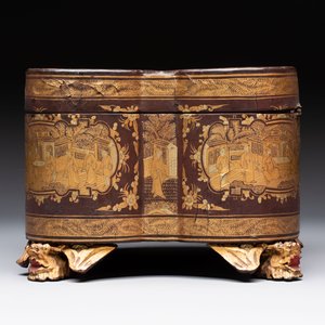A fine Chinese Canton gilt-lacquered quadrifoil tea chest, 19th C. — photo 4