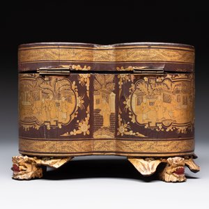 A fine Chinese Canton gilt-lacquered quadrifoil tea chest, 19th C. — photo 5