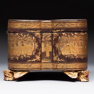 A fine Chinese Canton gilt-lacquered quadrifoil tea chest, 19th C. — photo 6