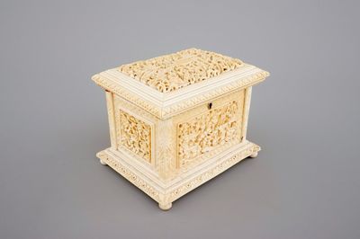 Un coffret en ivoire finement sculpté, Chine, Canton, 19ème