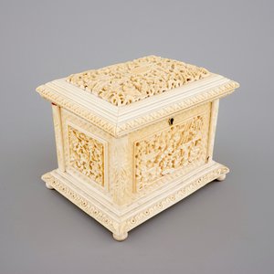 A fine Chinese carved ivory casket, Canton, 19th C. — 照片 1