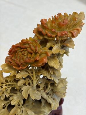 A fine Chinese carved soapstone 'Squirrels and Grapes' group and a 'Phoenixes among Peonies' group, 20th C. — photo 19
