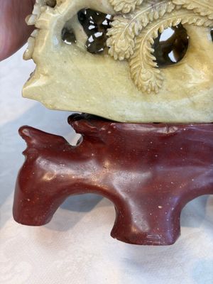 A fine Chinese carved soapstone 'Squirrels and Grapes' group and a 'Phoenixes among Peonies' group, 20th C. — photo 23
