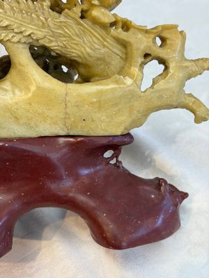 A fine Chinese carved soapstone 'Squirrels and Grapes' group and a 'Phoenixes among Peonies' group, 20th C. — photo 24