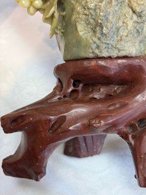 A fine Chinese carved soapstone 'Squirrels and Grapes' group and a 'Phoenixes among Peonies' group, 20th C. — photo 7