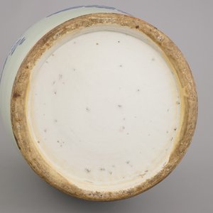 A fine Chinese celadon ground vase with scholar's objects, 19/20th C. — 照片 10