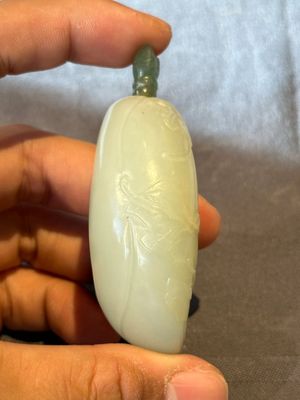 A fine Chinese celadon jade 'dragonfly' snuff bottle and stopper, Daoguang — photo 2