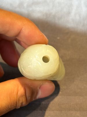A fine Chinese celadon jade 'dragonfly' snuff bottle and stopper, Daoguang — photo 5