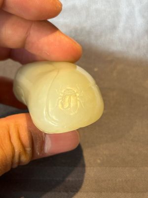A fine Chinese celadon jade 'dragonfly' snuff bottle and stopper, Daoguang — photo 6