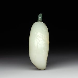 A fine Chinese celadon jade 'dragonfly' snuff bottle and stopper, Daoguang — photo 4