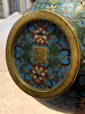 A fine Chinese cloisonné garlic-mouth bottle vase with Arabic inscription, Qianlong mark, 20th C. — photo 16