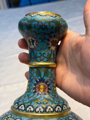 A fine Chinese cloisonné garlic-mouth bottle vase with Arabic inscription, Qianlong mark, 20th C. — photo 10