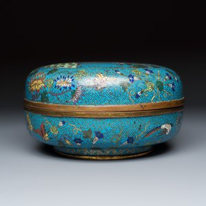 A fine Chinese cloisonné 'He Lu Tong Chun 鶴鹿同春' covered box — photo 3
