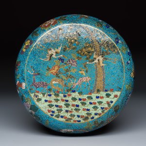 A fine Chinese cloisonné 'He Lu Tong Chun 鶴鹿同春' covered box — photo 6