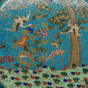 A fine Chinese cloisonné 'He Lu Tong Chun 鶴鹿同春' covered box — photo 7
