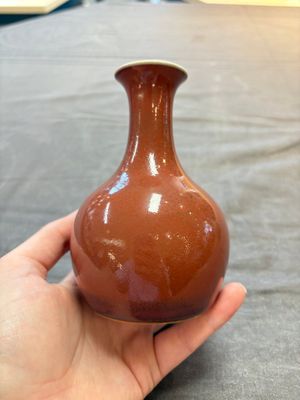 A fine Chinese copper-red-glazed vase, Yongzheng mark and of the period — 照片 1