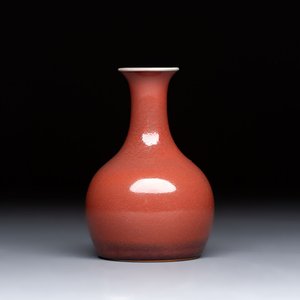 A fine Chinese copper-red-glazed vase, Yongzheng mark and of the period — 照片 1