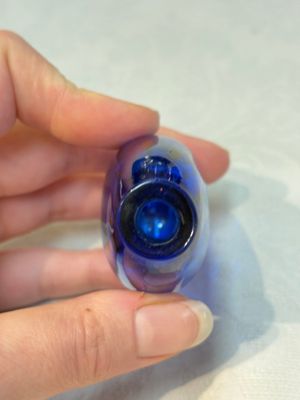 A fine Chinese dark blue and gold aventurine glass snuff bottle, probably from the imperial Beijing glass workshop, 18/19th C. — foto 7