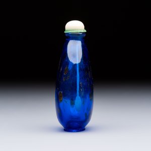 A fine Chinese dark blue and gold aventurine glass snuff bottle, probably from the imperial Beijing glass workshop, 18/19th C. — foto 3