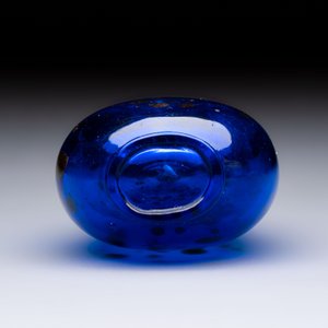 A fine Chinese dark blue and gold aventurine glass snuff bottle, probably from the imperial Beijing glass workshop, 18/19th C. — foto 7