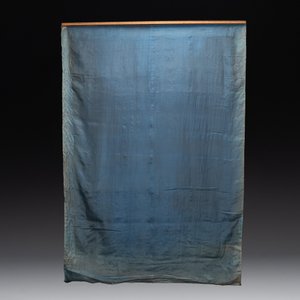 A fine Chinese embroidered silk 'Eight Immortals' cloth, 19/20th C. — photo 2