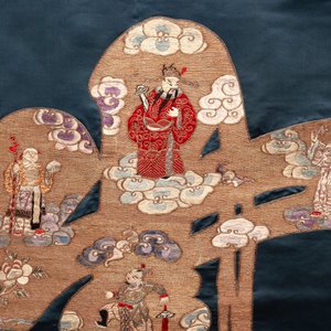 A fine Chinese embroidered silk 'Eight Immortals' cloth, 19/20th C. — photo 3