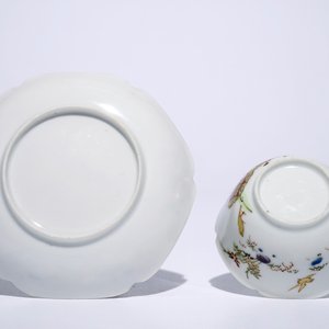 A fine Chinese export porcelain eggshell cup and saucer with a couple with a birdcage, Yongzheng — 照片 2