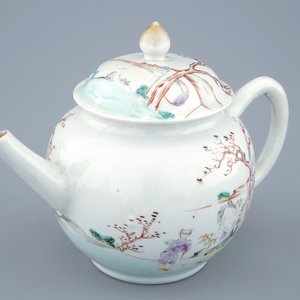 A fine Chinese export porcelain teapot and cover, Qianlong, 18th C. — photo 1