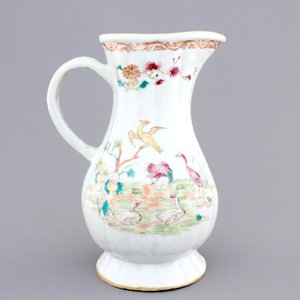 A fine Chinese famille rose and gilt export porcelain jug, Qianlong, 18th C. — 照片 2