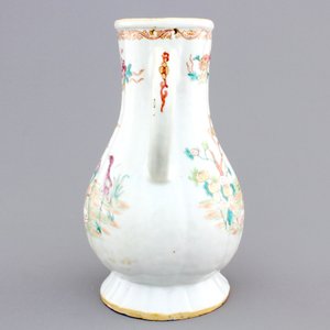 A fine Chinese famille rose and gilt export porcelain jug, Qianlong, 18th C. — 照片 3