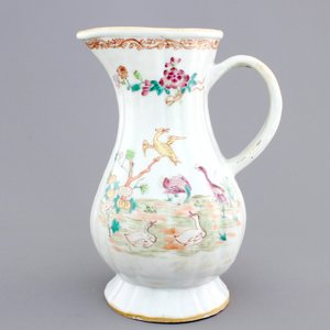 A fine Chinese famille rose and gilt export porcelain jug, Qianlong, 18th C. — 照片 4